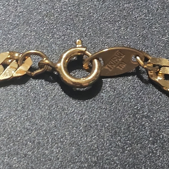 Elegant Gold Trifari Necklace with Crystal Accents - Picture 2 of 3